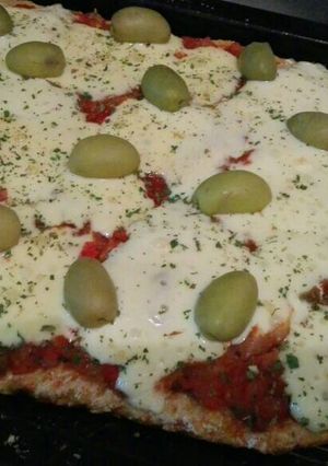Una foto de Pizza con masa de zanahoria y harina integral