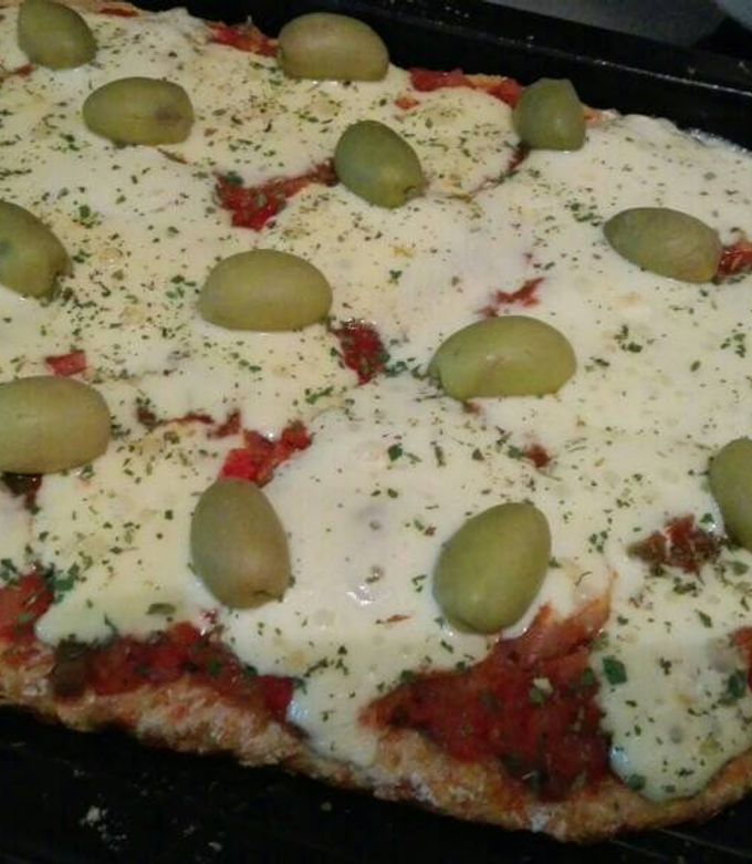 Una foto de Pizza con masa de zanahoria y harina integral
