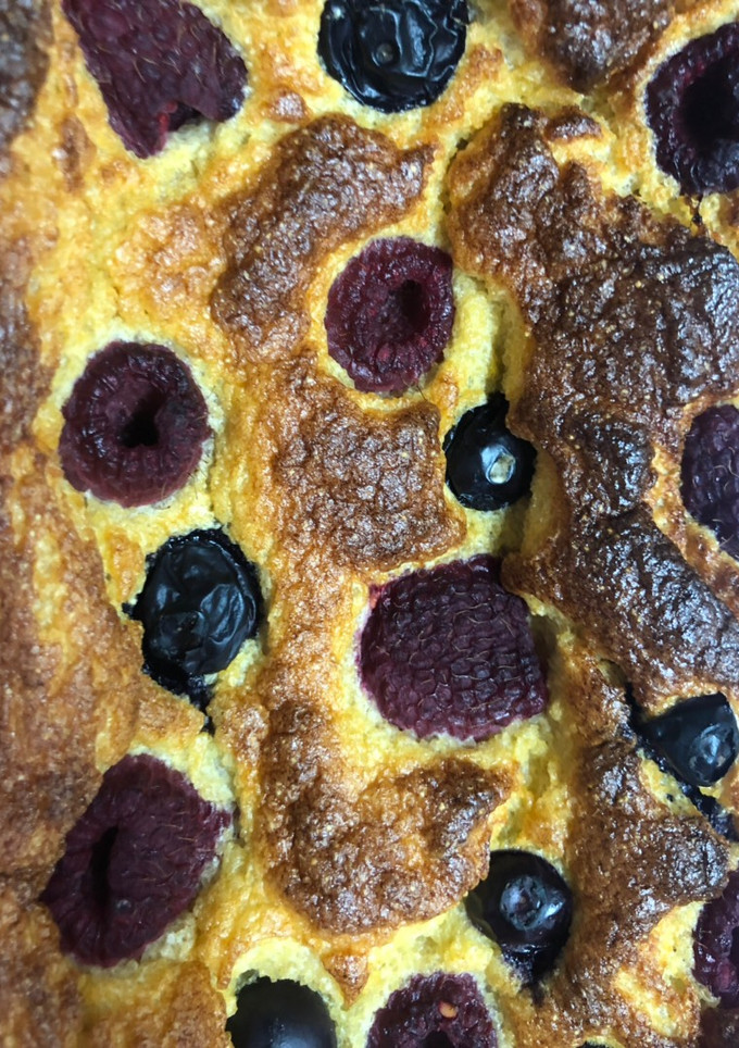 Una foto de Bizcocho de arándanos y frambuesas