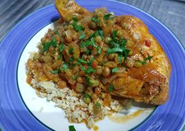 Pollo arvejado con arroz