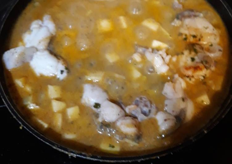 Rape a la cerveza con bechamel de tomate y harina de arroz