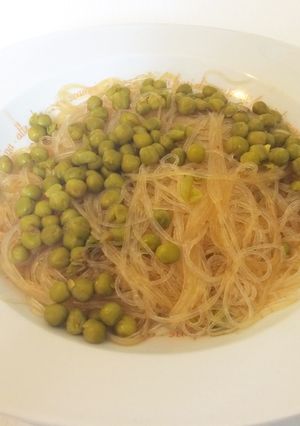 Foto di Noodles ai piselli e salsa di limone e soia