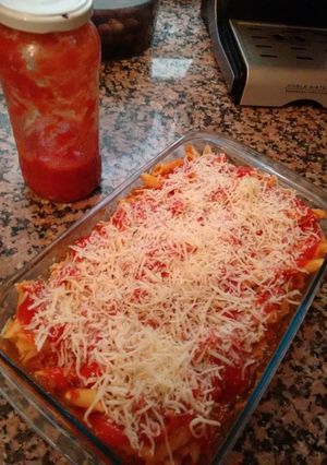Foto principal de Macarrones con pollo y tomate casero