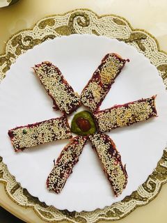 तिल आलू बीटरूट ब्रेड टोस्ट (til aloo beetroot bread toast recipe in Hindi) रेसिपी मुख्य फोटो