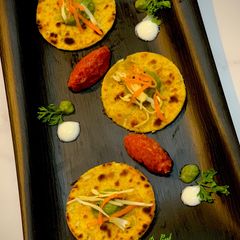 A picture of Lauki thepla with roasted bell pepper chutney.