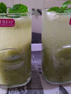 कीवी मिंट लेमनड(kiwi mint lemonade recipe in Hindi) रेसिपी मुख्य फोटो