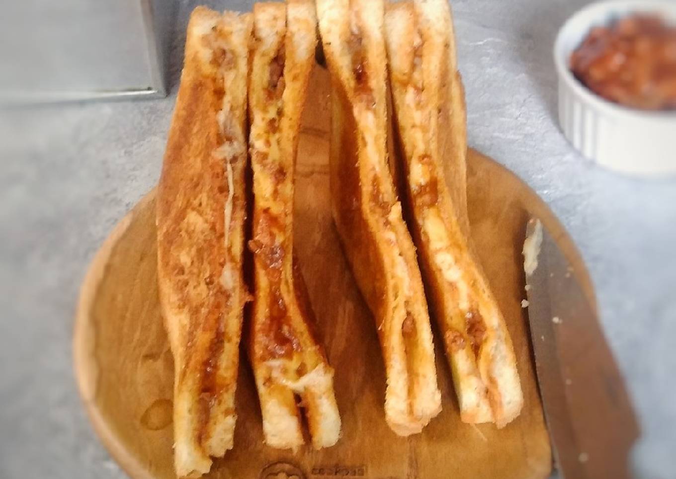 Bolognaise sandwich