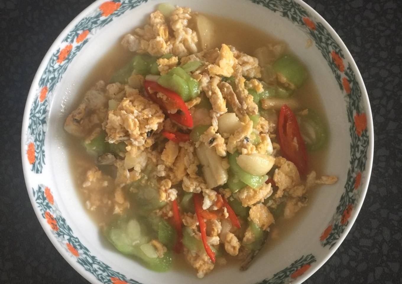 Petola goreng telur (fry butternut squash with egg)