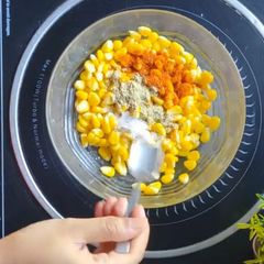A picture of Masala corn Street style.