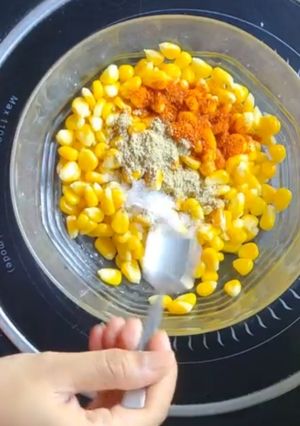 A picture of Masala corn Street style.