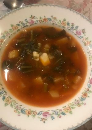 Una foto de Sopa de papa y verdolagas