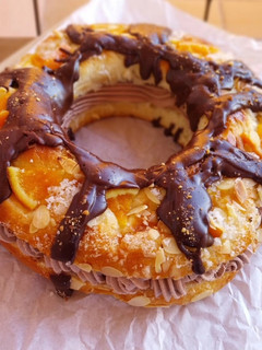 Foto principal de Roscón de Reyes 2025 v3: Con ganache de chocolate y relleno de trufa de cacao