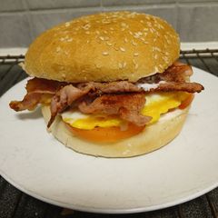 A picture of Egg 'n' Bacon Brekkie Burger.