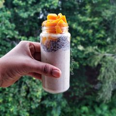 Overnight oats chia seeds with mangoes A picture of Overnight oats chia seeds with mangoes.