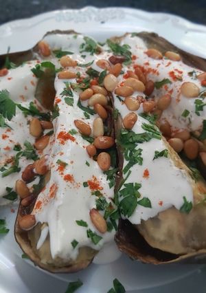 صورة لوصفة باذنجان مشوي بالطحينة والصنوبر