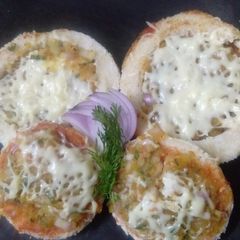 A picture of Bread cheese disc.