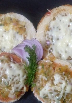 A picture of Bread cheese disc.