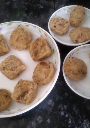 A picture of Coconut sooji burfi.