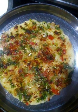 વેજ રવા ઉત્તપમ (Veg.Rava Uttapam Recipe In Gujarati) રેસીપી મુખ્ય ફોટો
