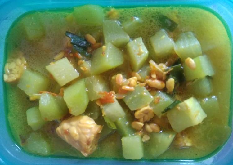 Cara mengolah Labu siam kuah kuning yang mudah
