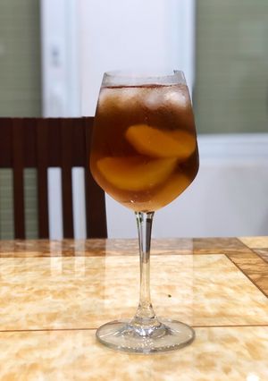 Hình của món Trà đào nhà làm.