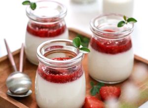 Foto resep Panna Cotta w/ homemade sauce (strawberry & blueberry)