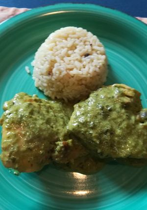 Una foto de Pollo en salsa cremosa de chile poblano