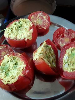 தக்காளி ஆம்லெட் (Thakkaali omelette recipe in tamil) செய்முறை முக்கிய புகைப்படம்