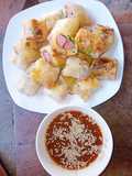 Cơm cuộn bánh đa nem chiên