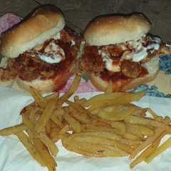 A picture of Zinger burgers.