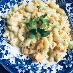 A picture of White sauce pasta.