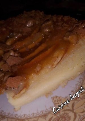 صورة لوصفة كيكة بالتفاح والكريم باتسيير