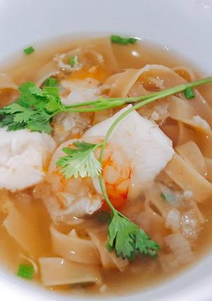 Hình của món Súp hải sản với bánh đa.