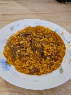 Una foto de Arroz con mollejas y setas