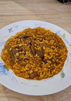 Una foto de Arroz con mollejas y setas