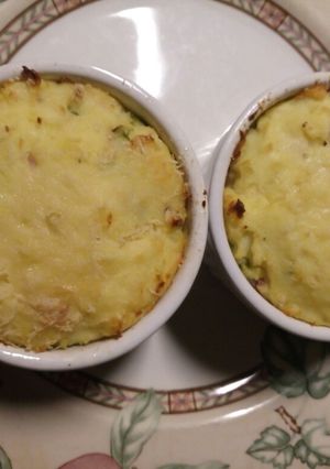 A picture of Asparagus and pancetta mini potato pies.