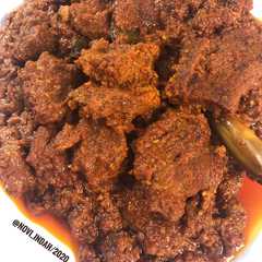 A picture of Rendang.