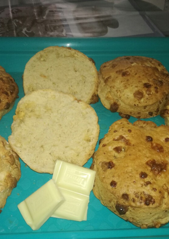 Una foto de Scones de pimienta y chocolate blanco