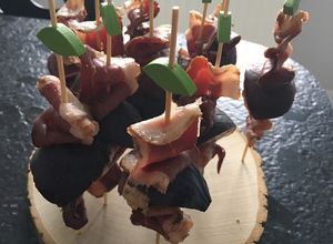Une photo de Mini brochettes de magret de canard et figue
