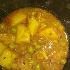 A picture of Aaloo matar curry.