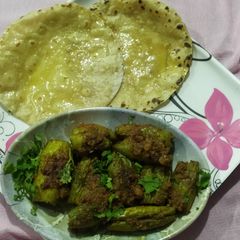 A picture of Bharwa parwal ki sabji with besan.