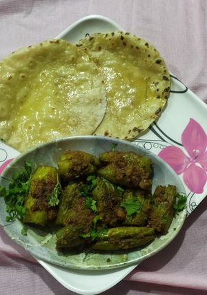 A picture of Bharwa parwal ki sabji with besan.