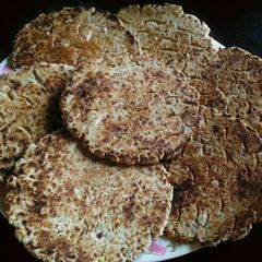 A picture of Oats Green Garlic Bhakhri.