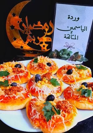 صورة لوصفة ميني بيتزا بعجينة قطنية اكثر من رائعة