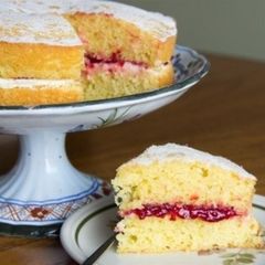 A picture of English biscuit "Queen Victoria".