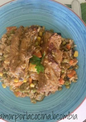 Una foto de Arroz con costillas y guisantes