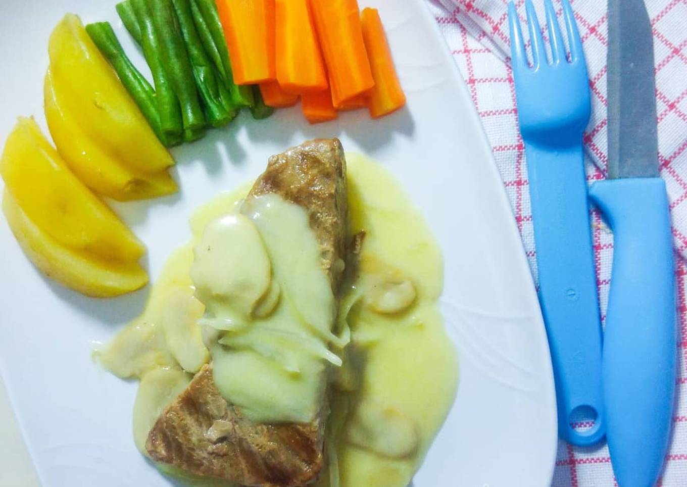 Tuna Steak with Mushroom sauce