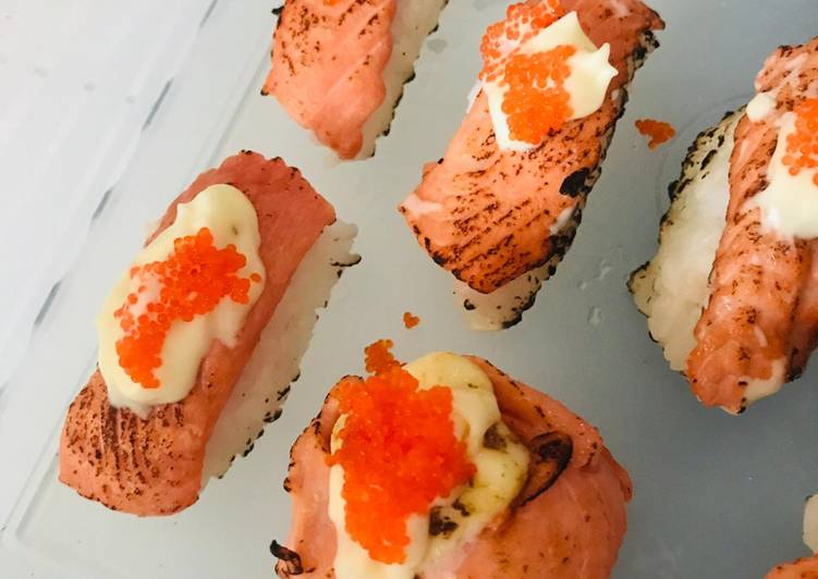 Sushi : Aburi salmon dan hana salmon