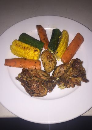 Una foto de Pollo y vegetales a la parrilla