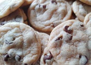 How to Prepare Delicious Peanut Butter Chocolate Chip Cookies